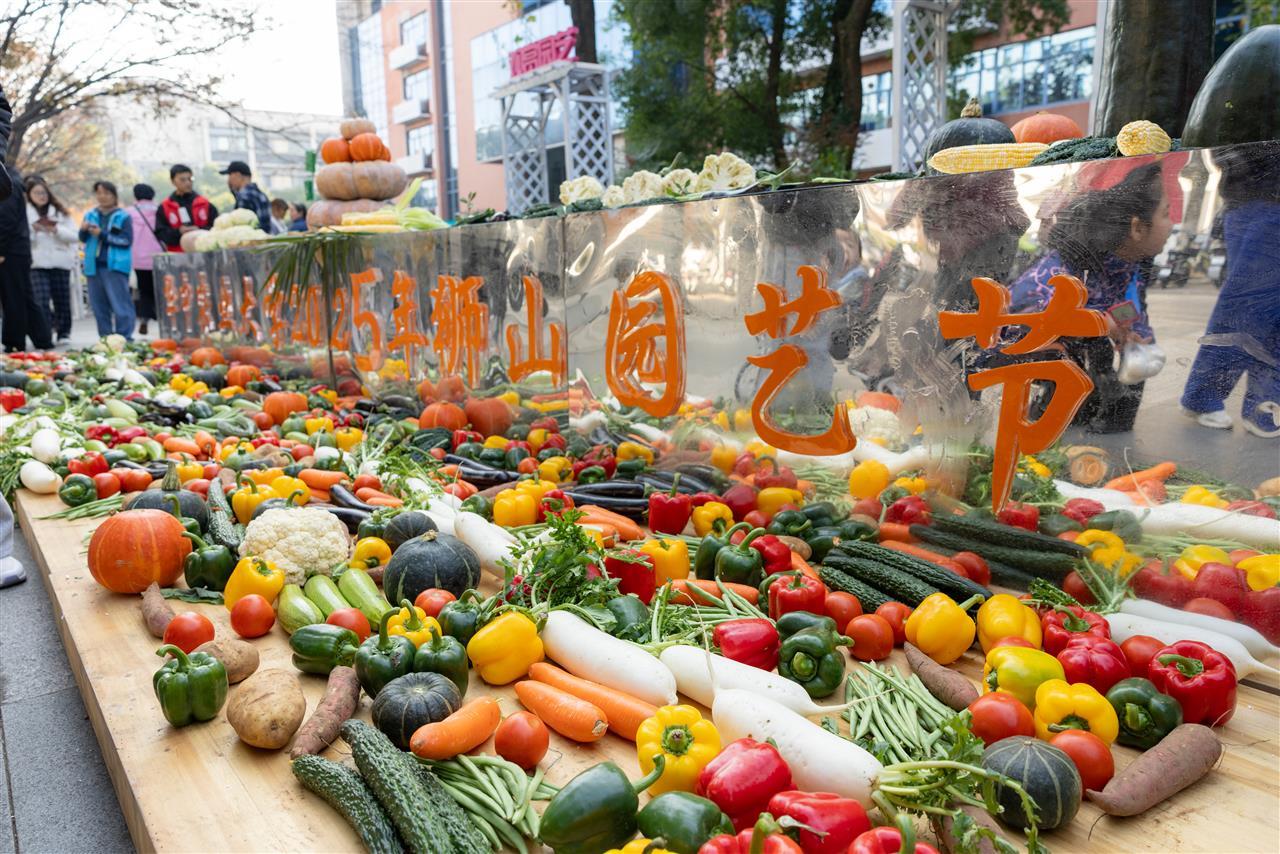 4 蔬菜展台(学通社记者 赖德义 摄).JPG 4 蔬菜展台(学通社记者 赖德义 摄).JPG